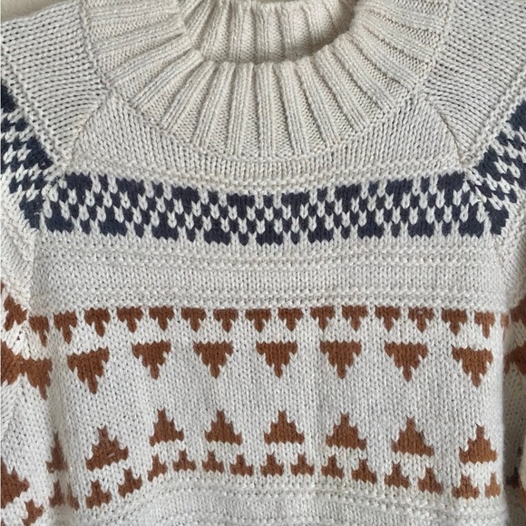 Universal Thread Geometric Cream Sweater - Picture 4 of 4
